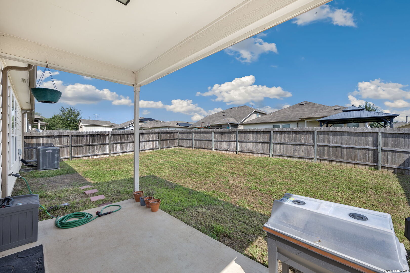 8722 BUGGY LN