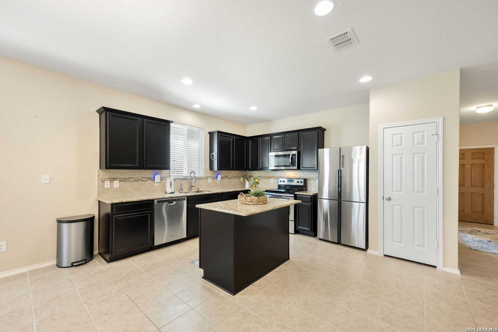 8722 BUGGY LN