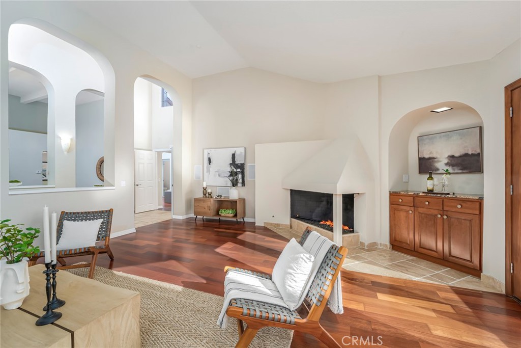 527 Avenida Buenos Aires