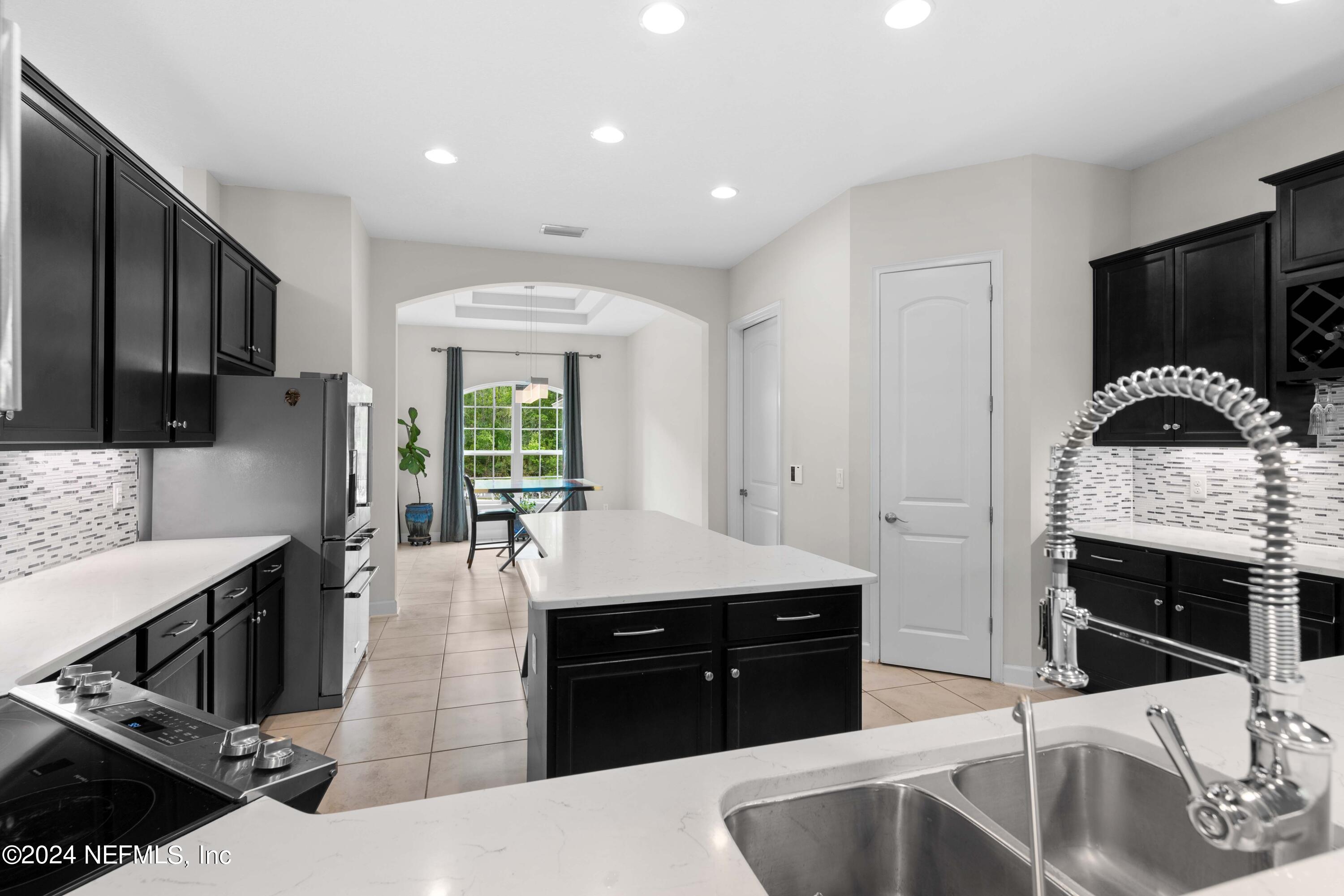 27 JENNIE LAKE Court