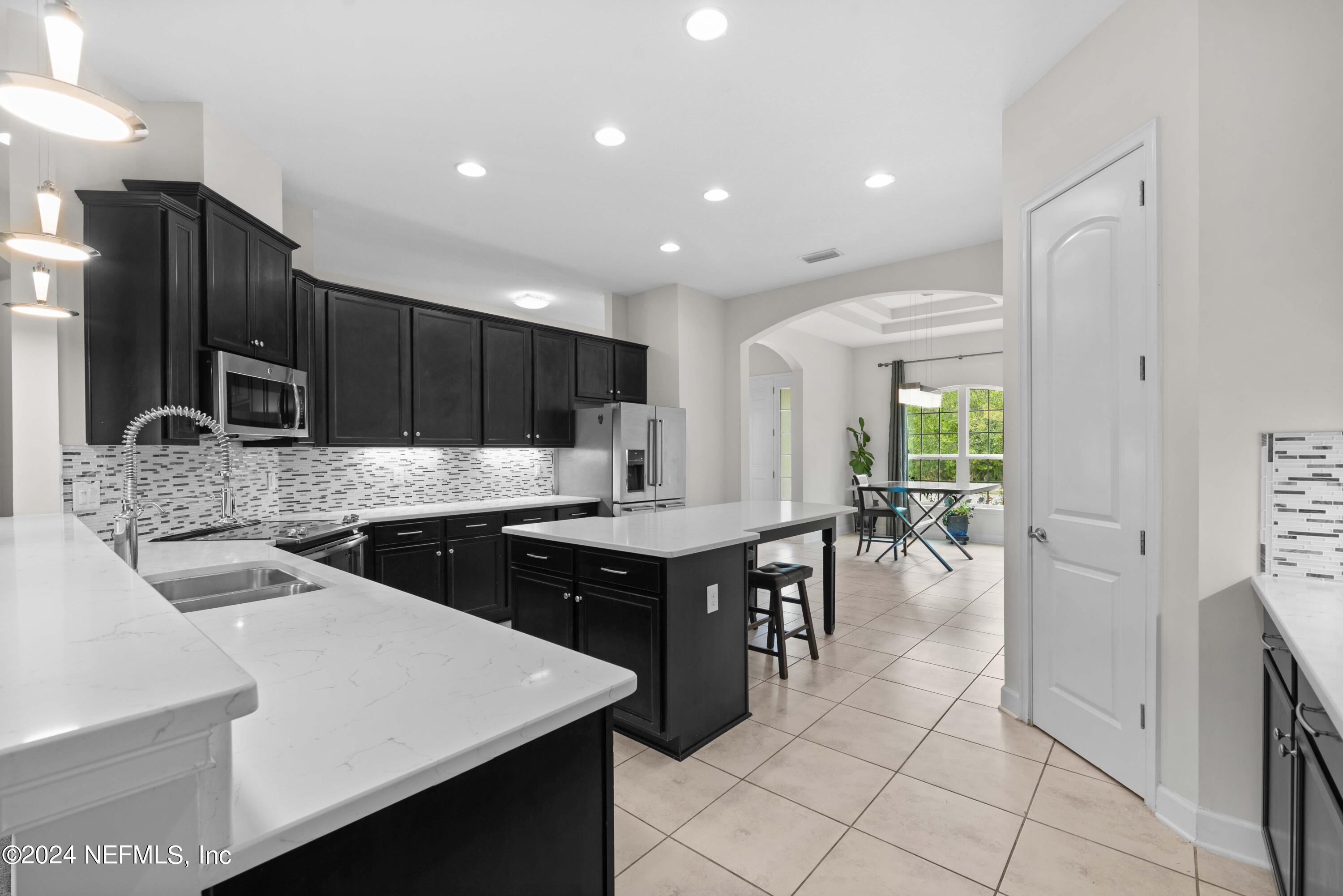 27 JENNIE LAKE Court