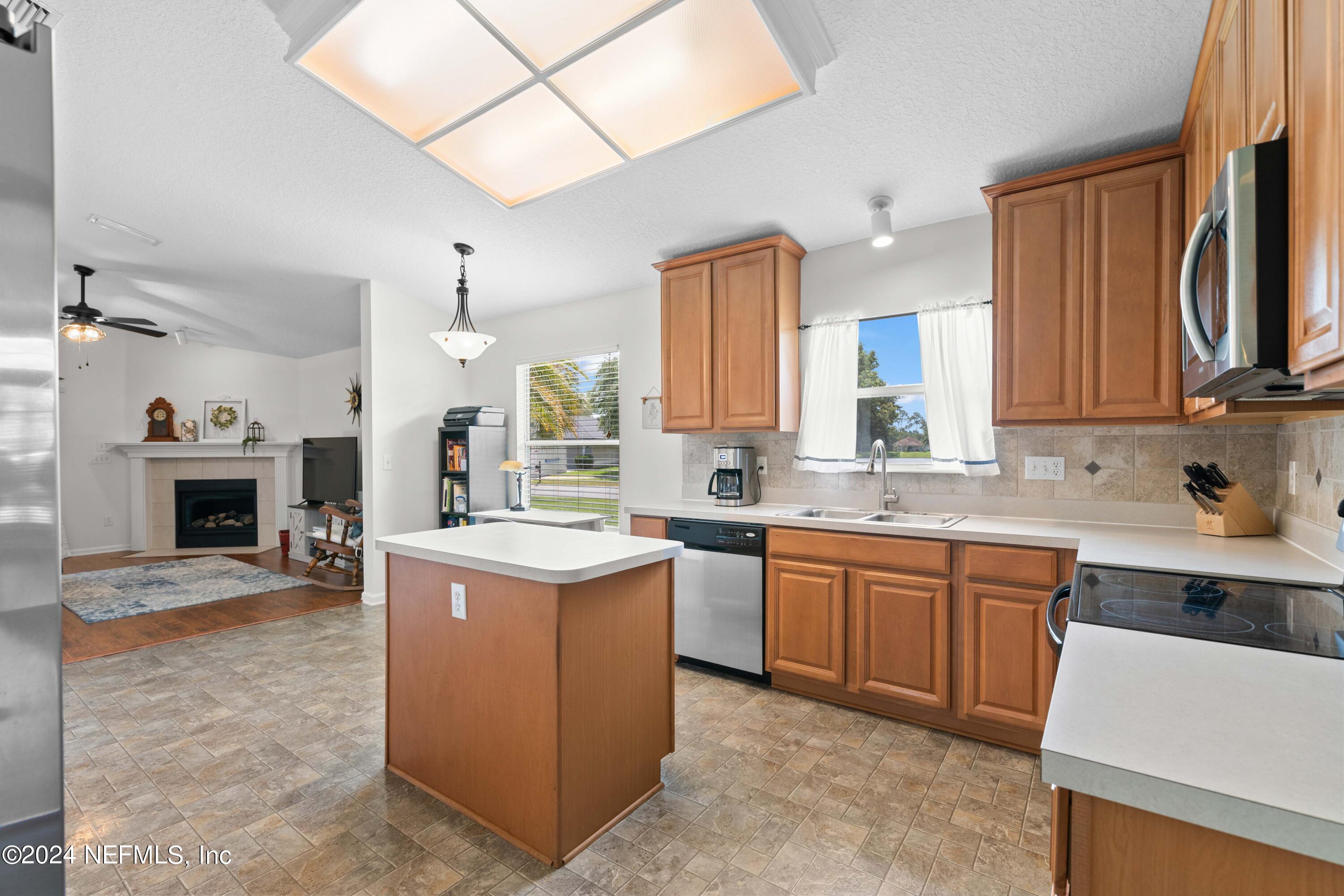 13808 FISH EAGLE Drive W