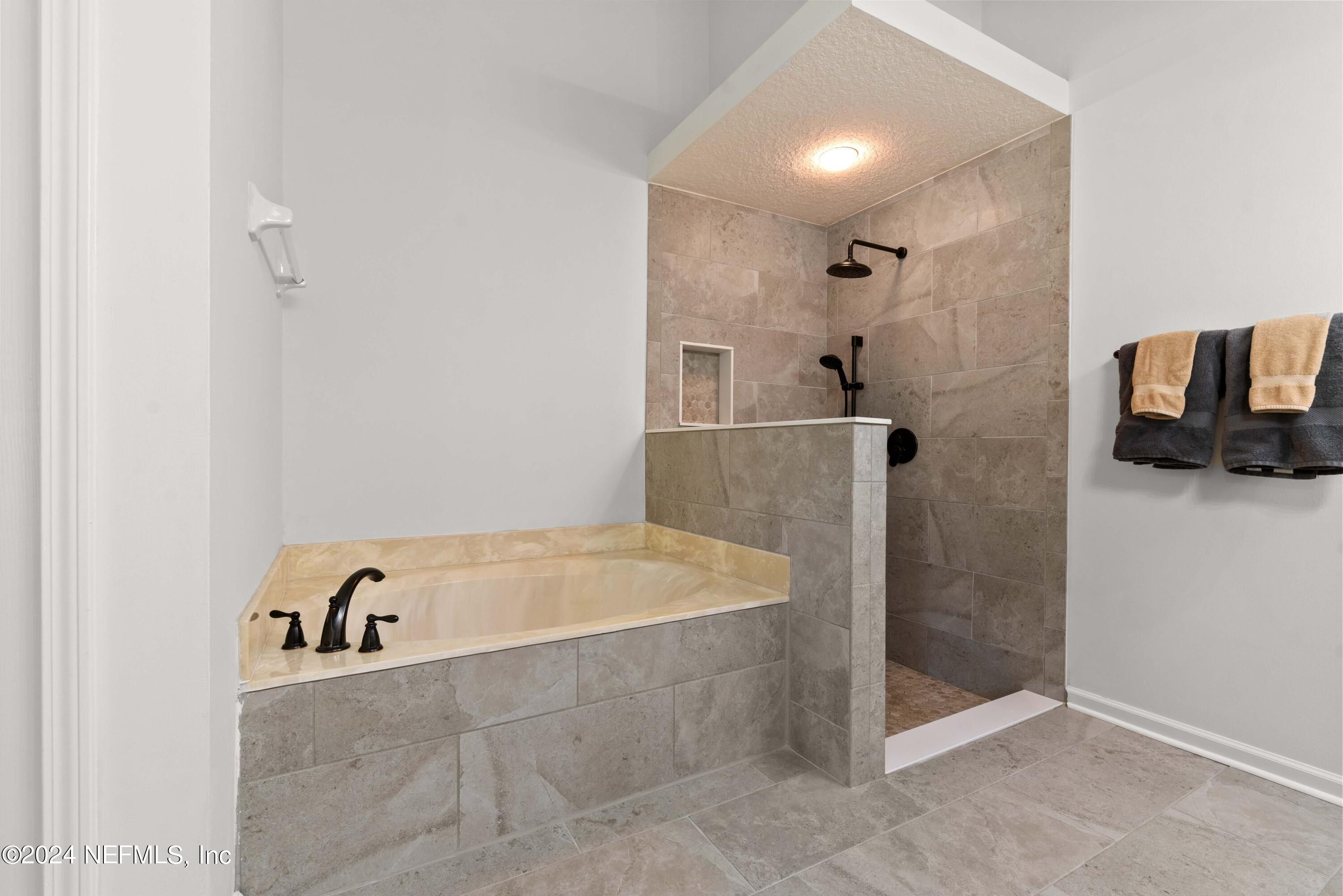 13808 FISH EAGLE Drive W