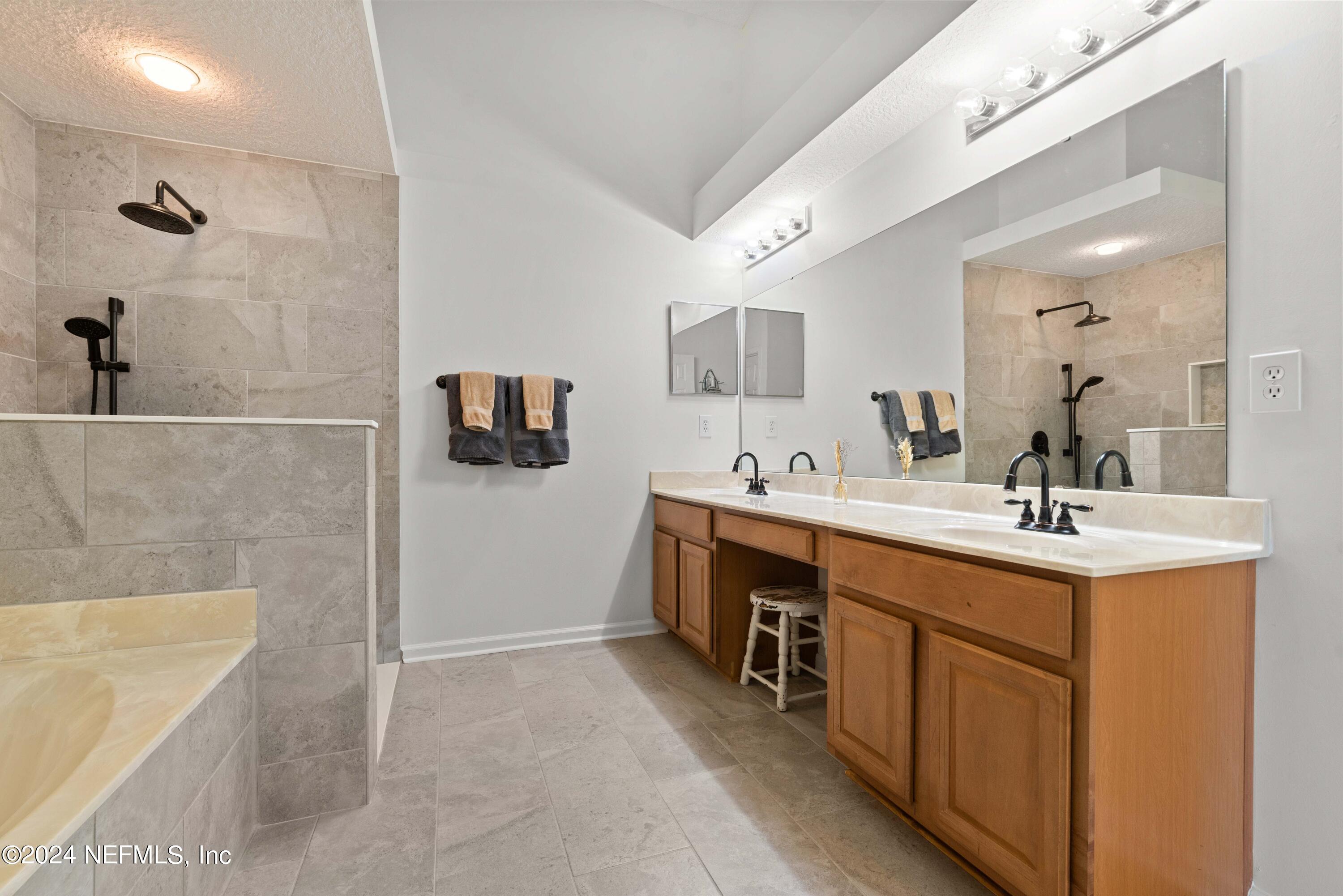 13808 FISH EAGLE Drive W