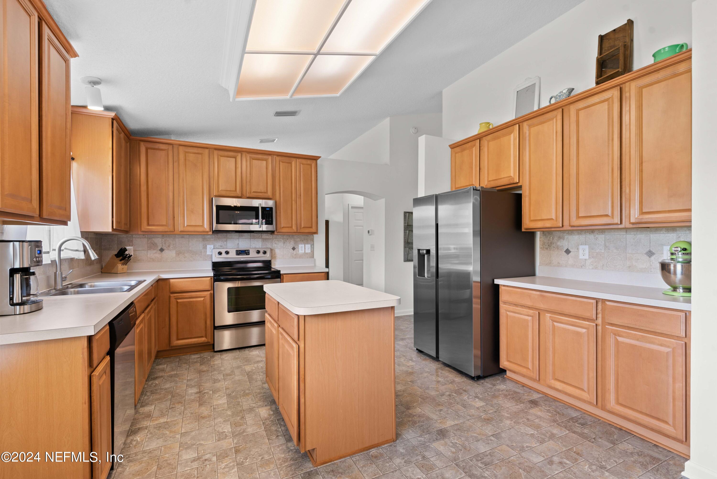 13808 FISH EAGLE Drive W