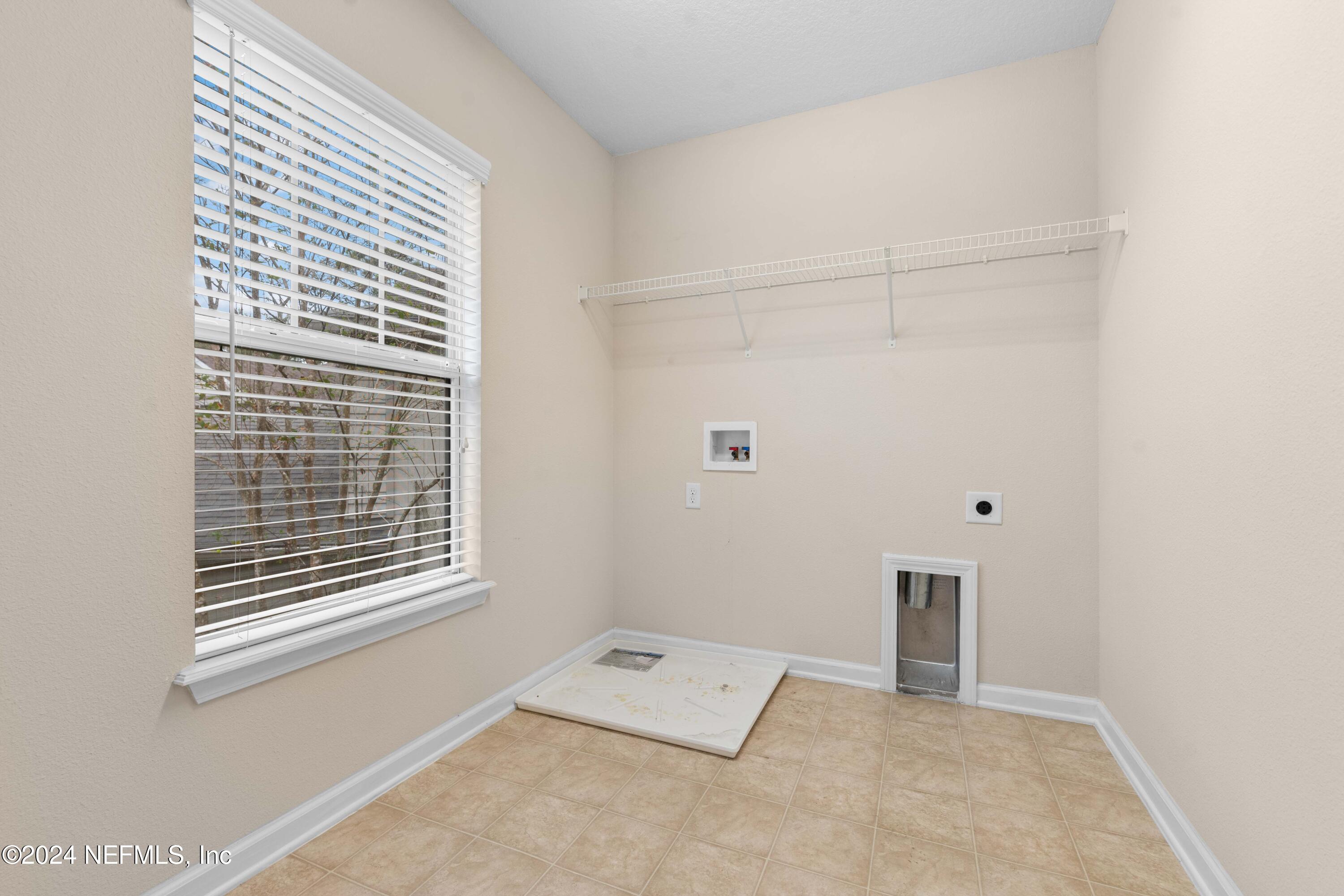 546 AUBURN OAKS Road E