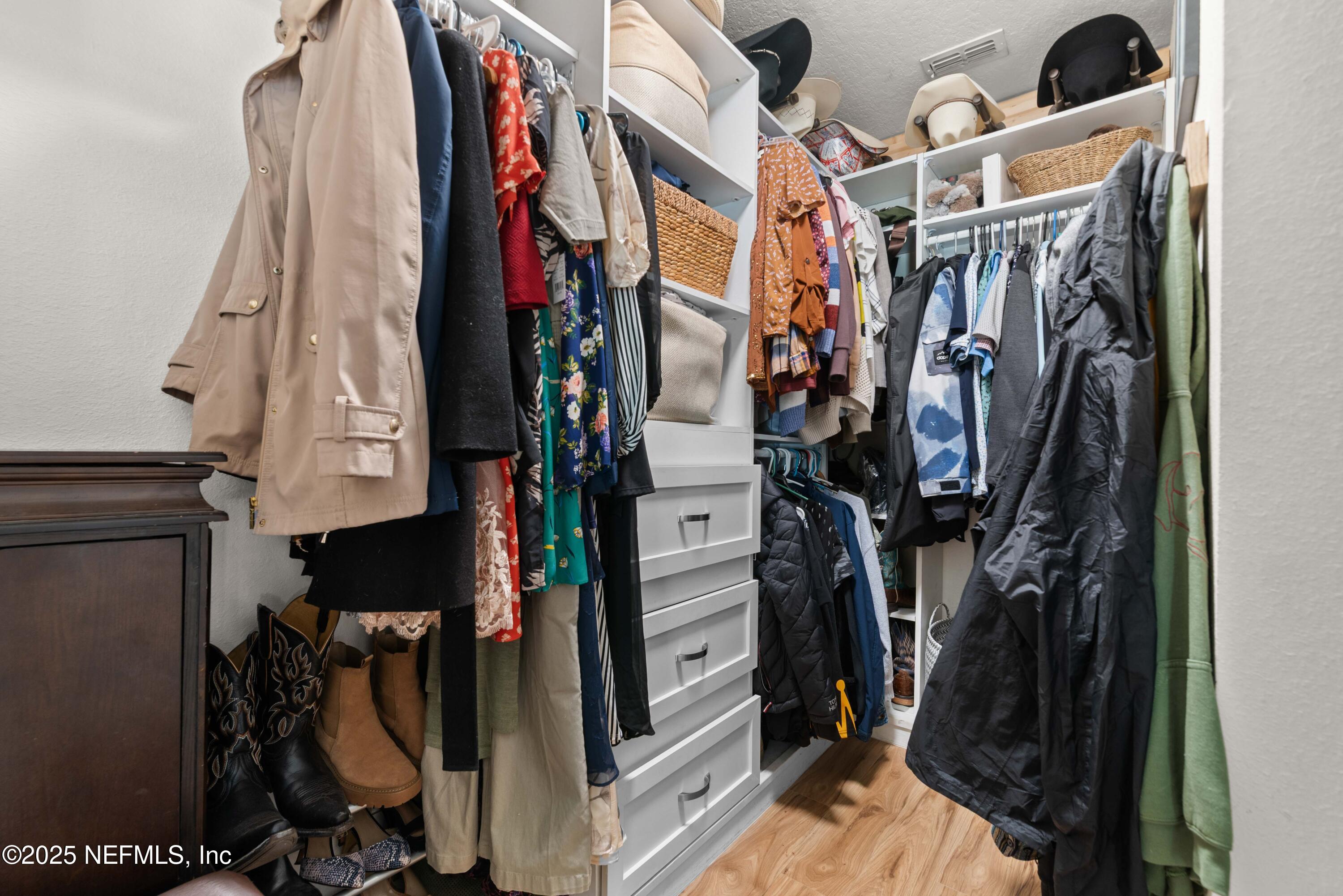 4328 PACKER MEADOW Way