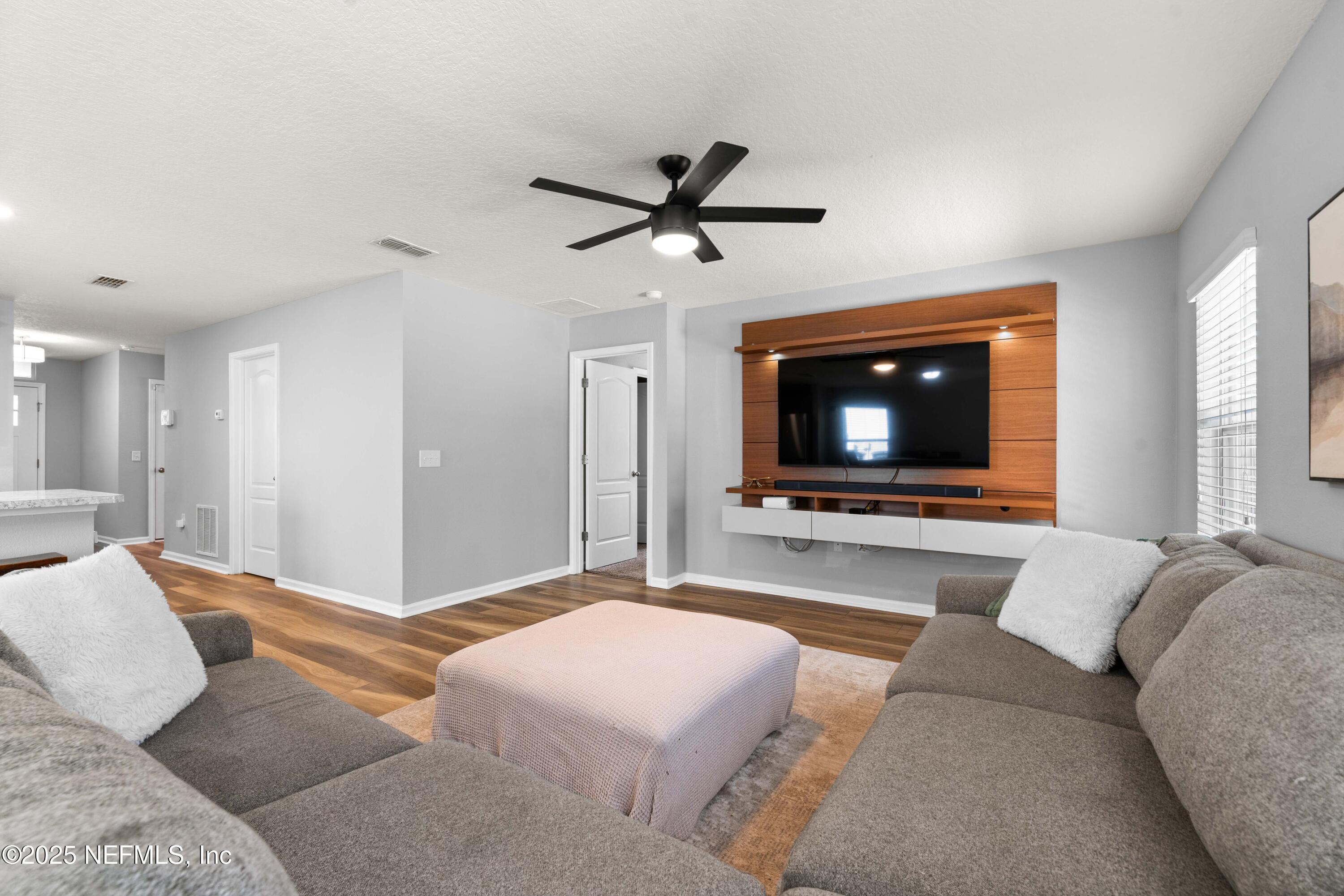 4060 GREAT FALLS Loop, Middleburg