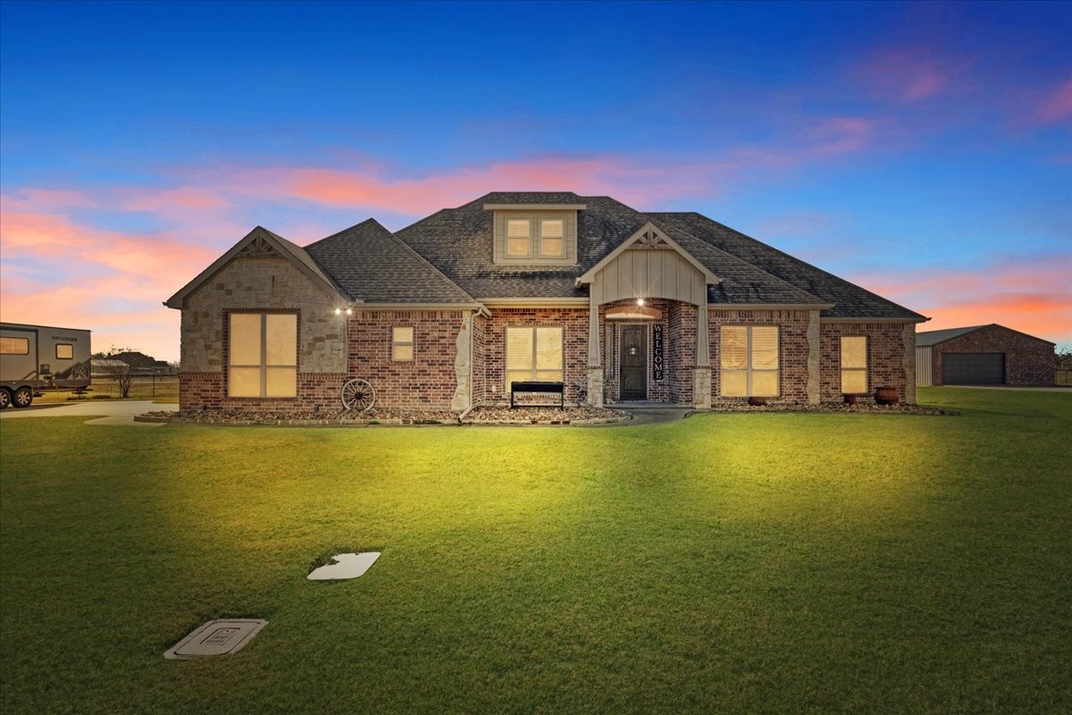 2704 Laurel Oaks