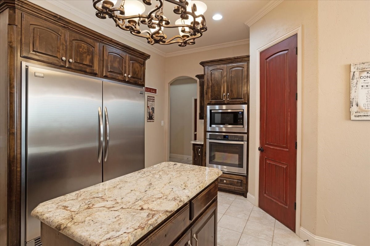 2704 Laurel Oaks