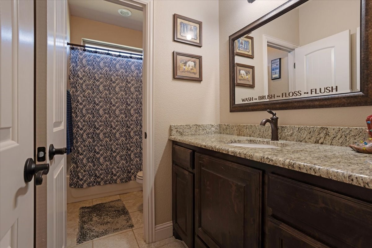 2704 Laurel Oaks