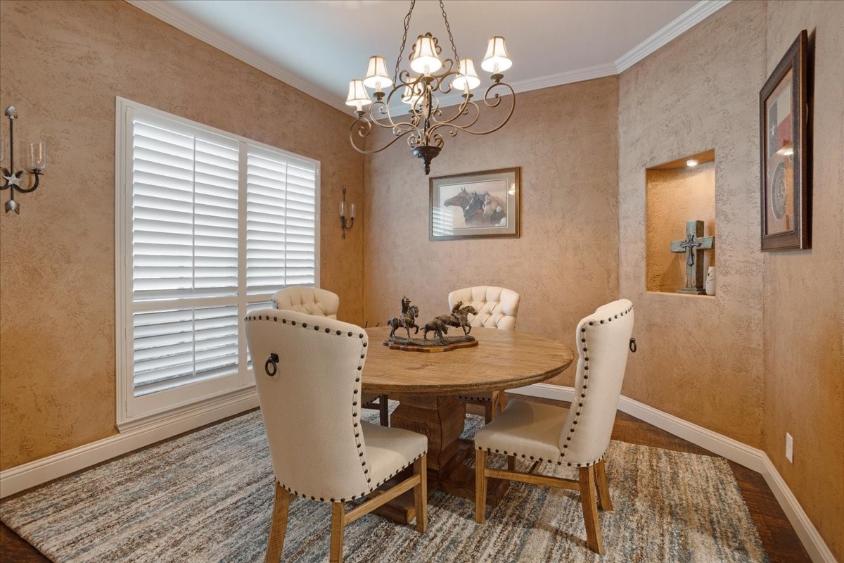 2704 Laurel Oaks
