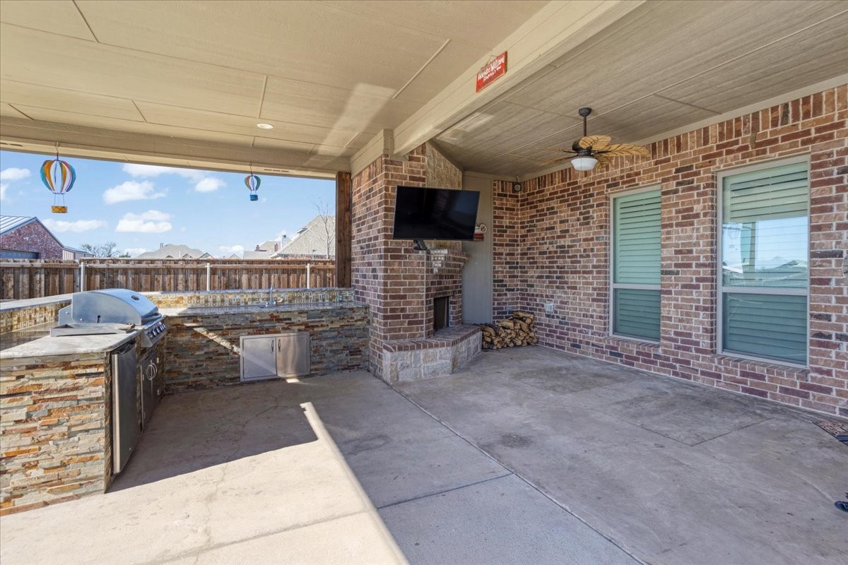 2704 Laurel Oaks