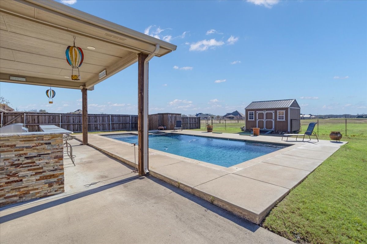 2704 Laurel Oaks