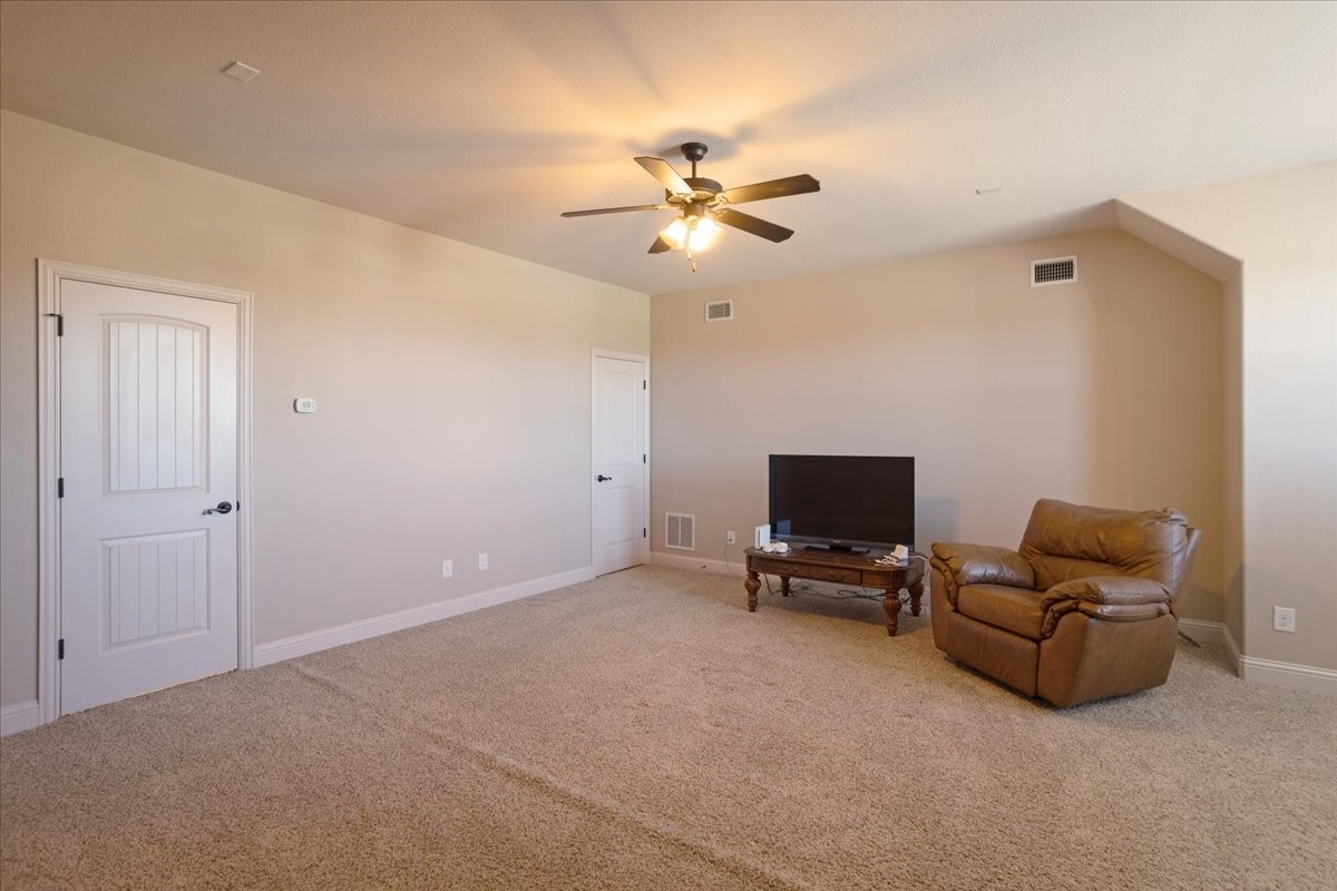 2704 Laurel Oaks
