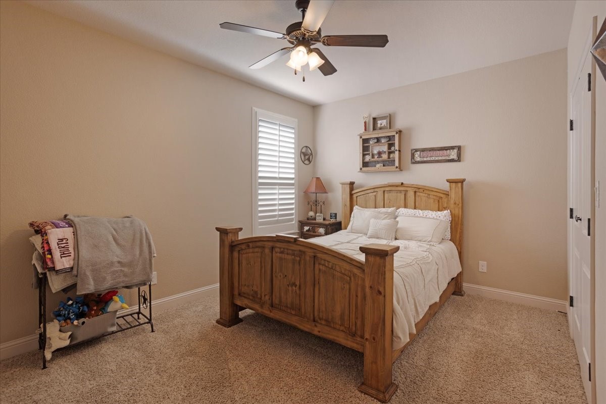 2704 Laurel Oaks