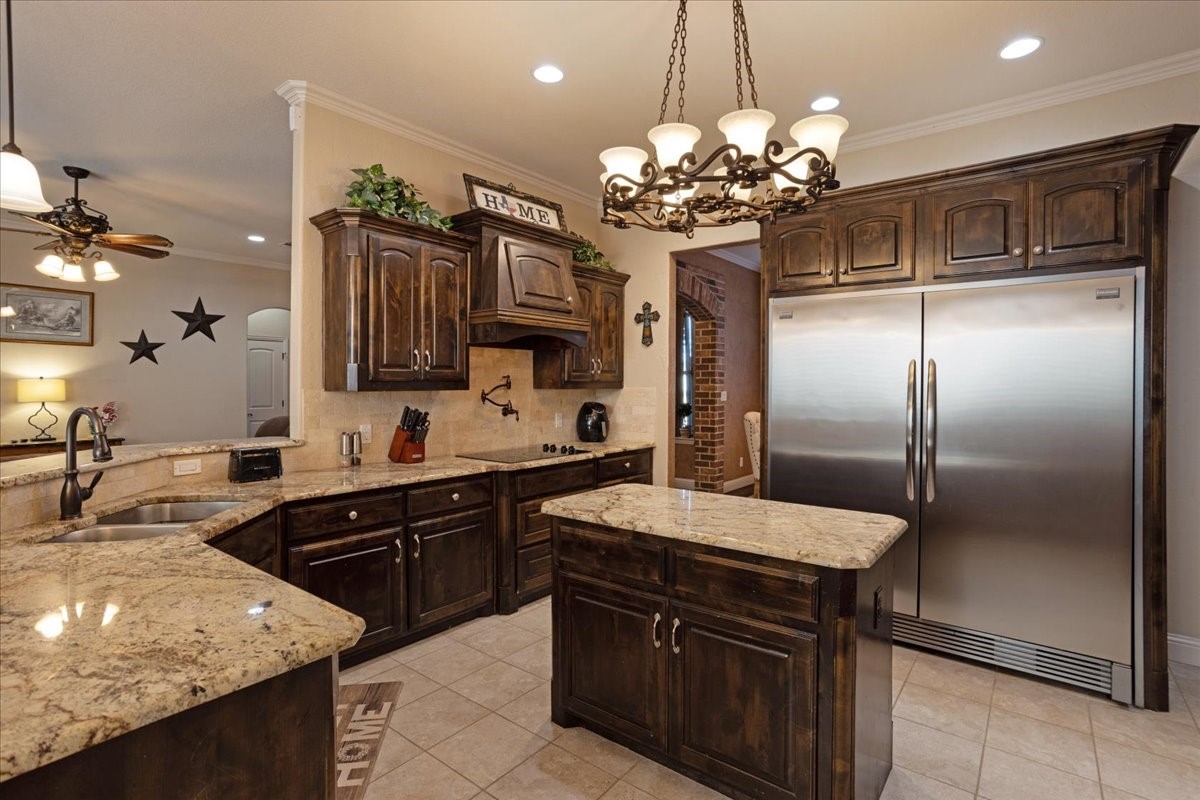 2704 Laurel Oaks