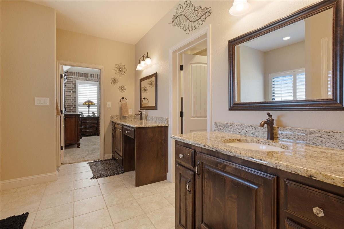 2704 Laurel Oaks