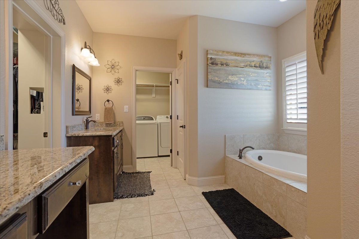 2704 Laurel Oaks