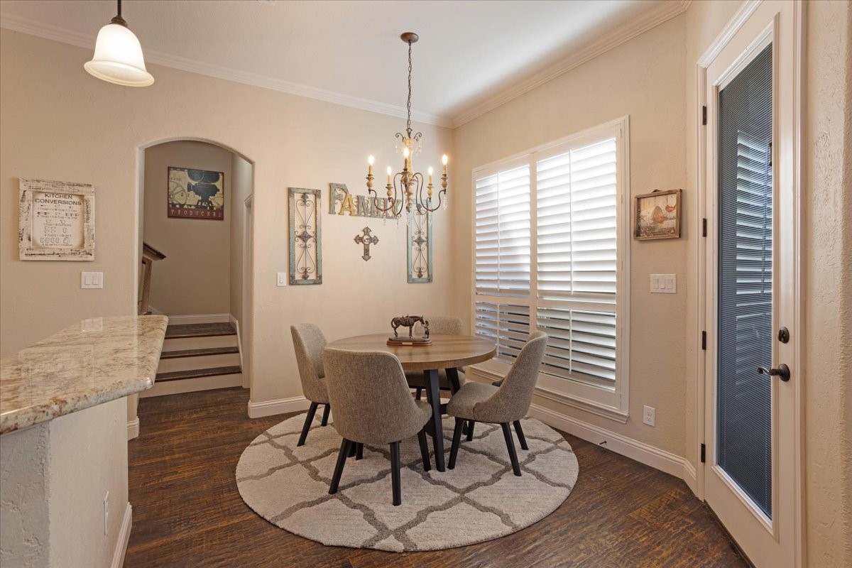 2704 Laurel Oaks
