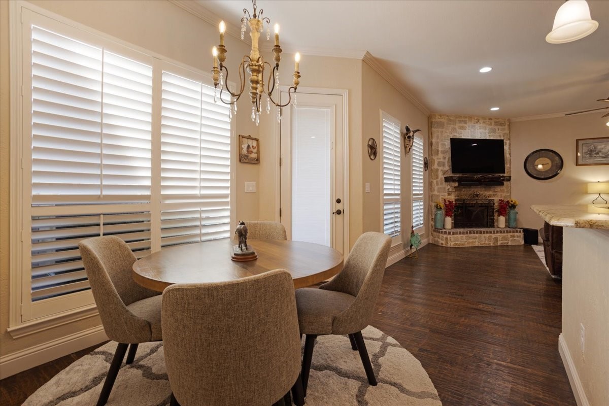 2704 Laurel Oaks