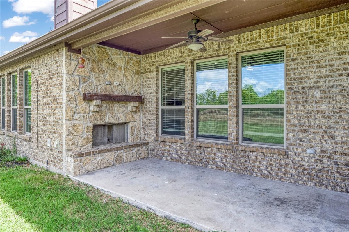 2741 Laurel Oaks