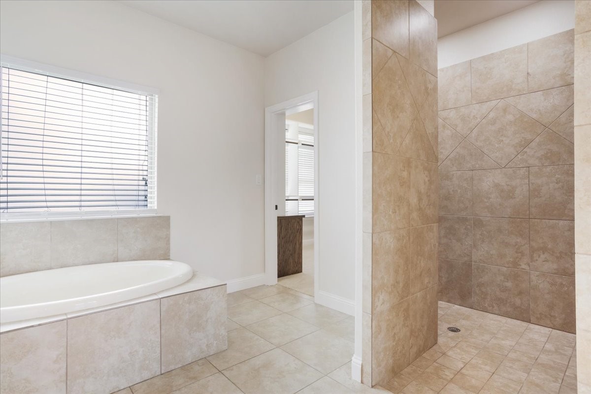 2741 Laurel Oaks