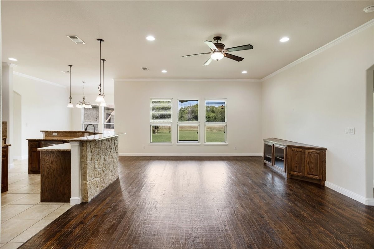 2741 Laurel Oaks