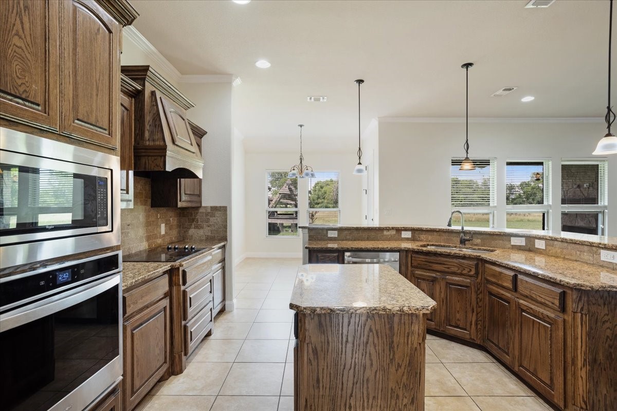2741 Laurel Oaks
