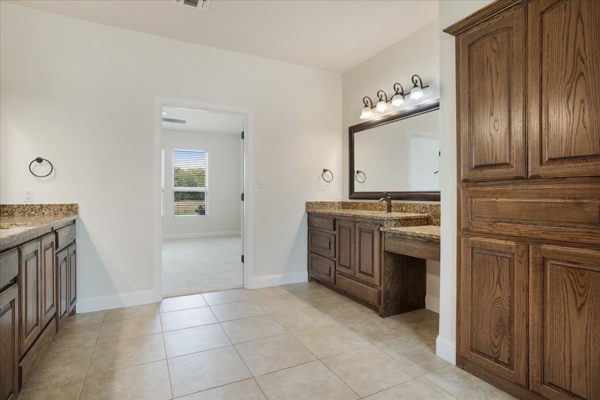 2741 Laurel Oaks