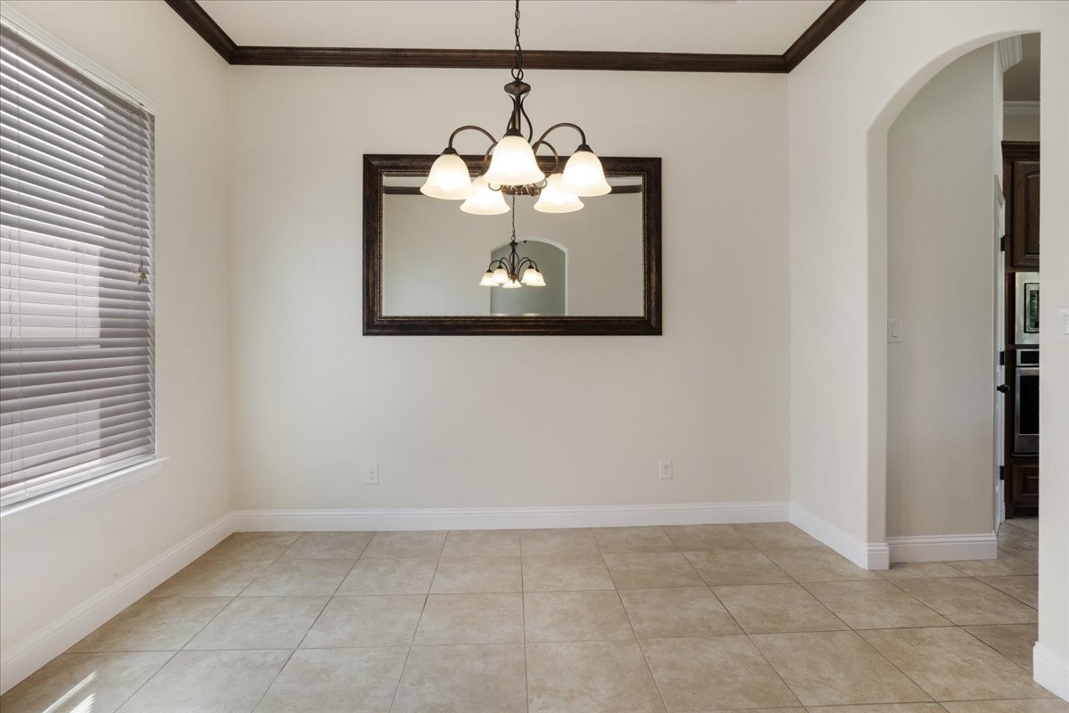 2741 Laurel Oaks