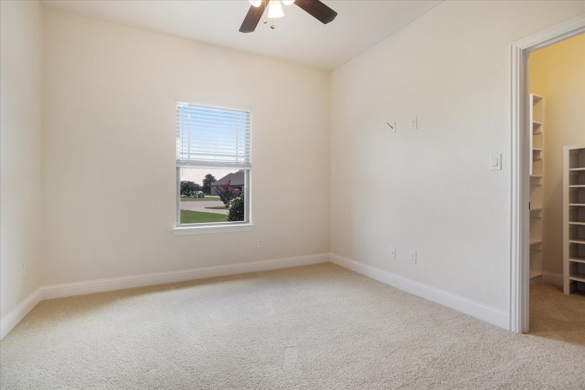 2741 Laurel Oaks