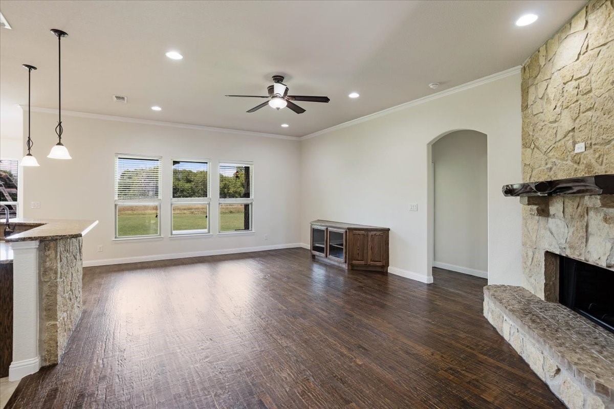 2741 Laurel Oaks