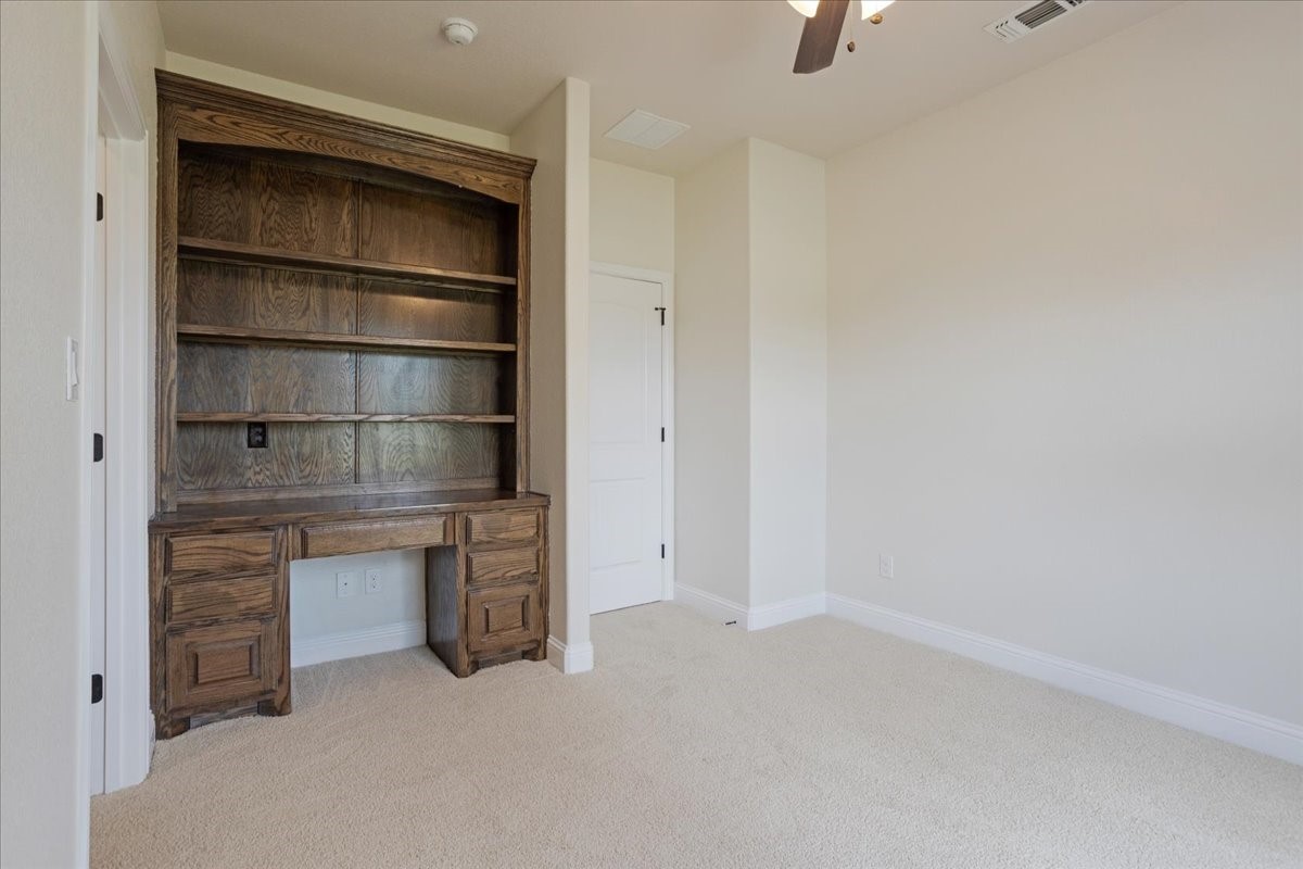 2741 Laurel Oaks