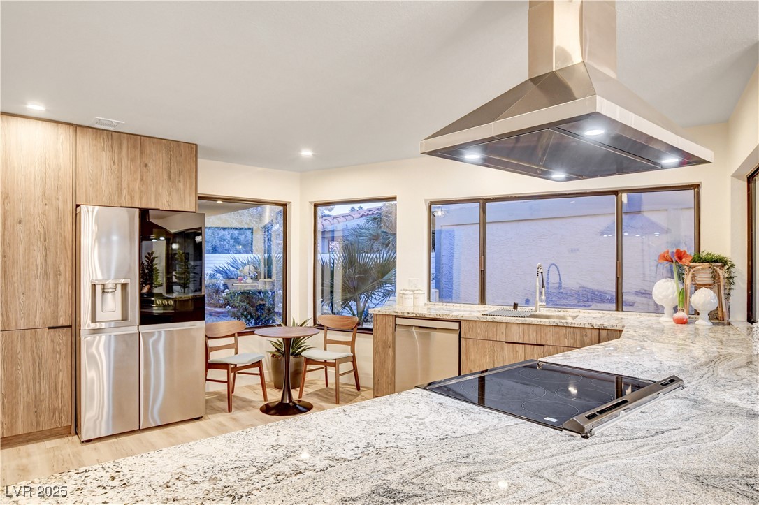 2100 Plaza Del Padre