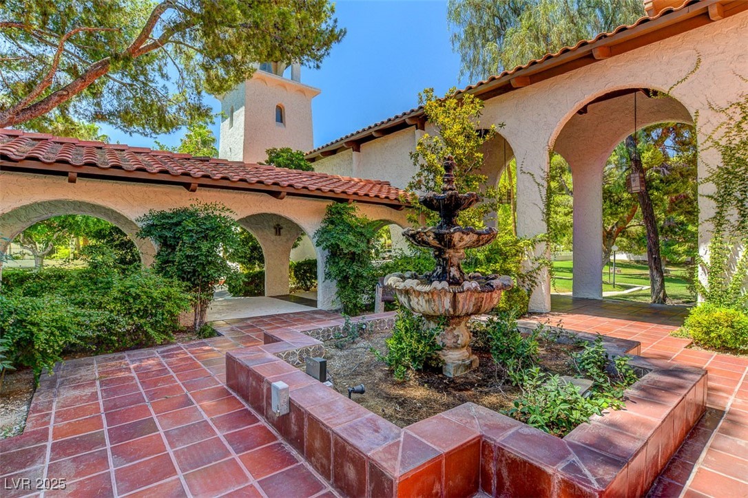 2100 Plaza Del Padre