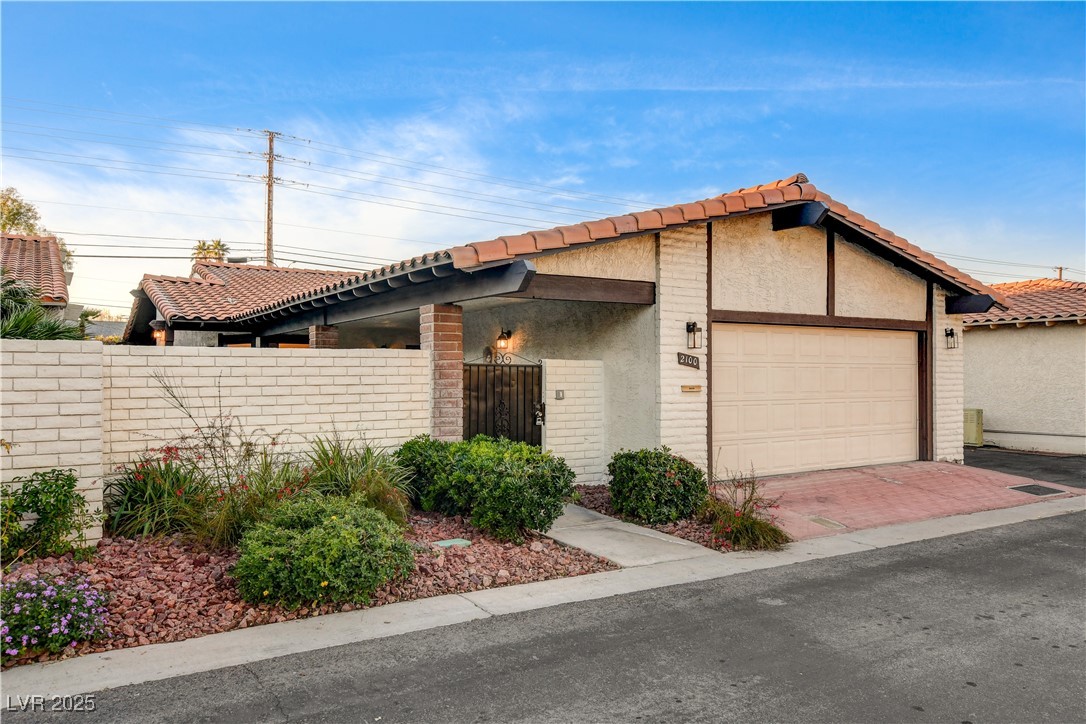 2100 Plaza Del Padre