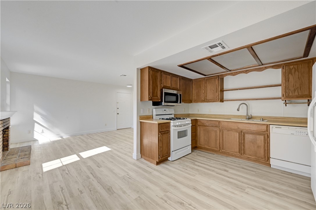 5576 West Rochelle Avenue 27A