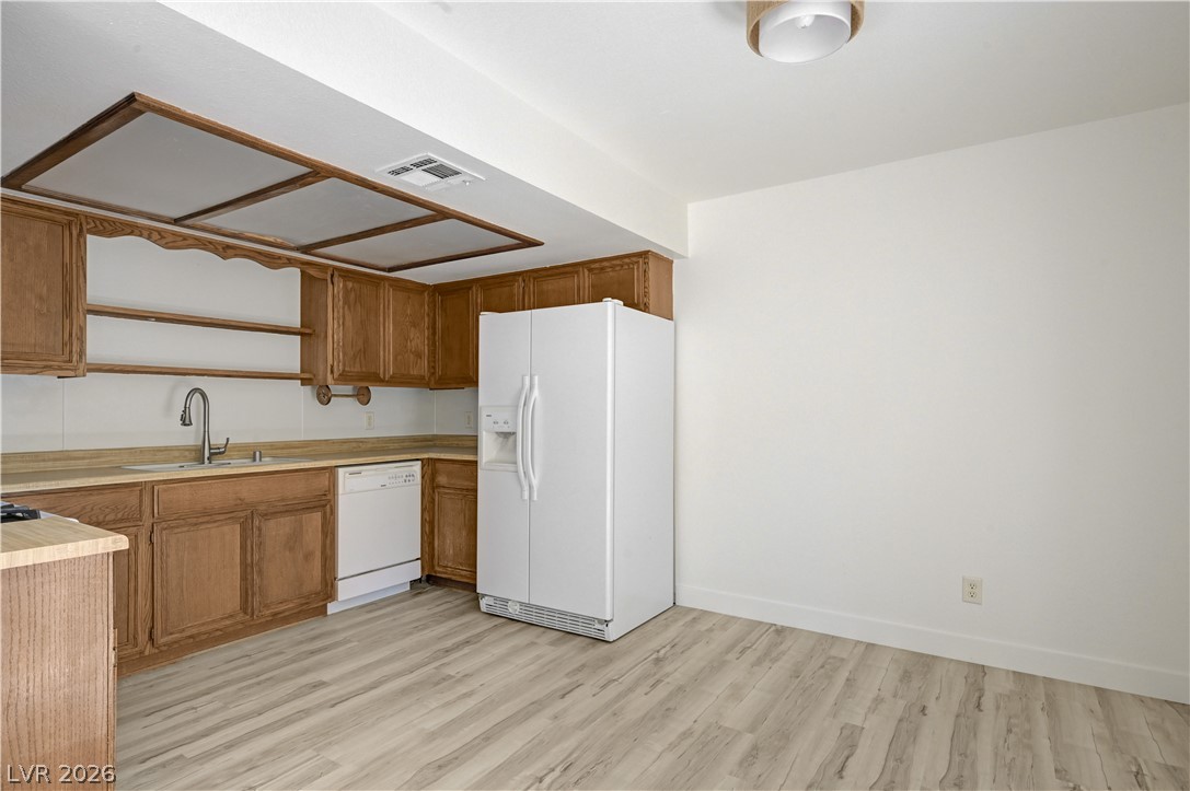 5576 West Rochelle Avenue 27A