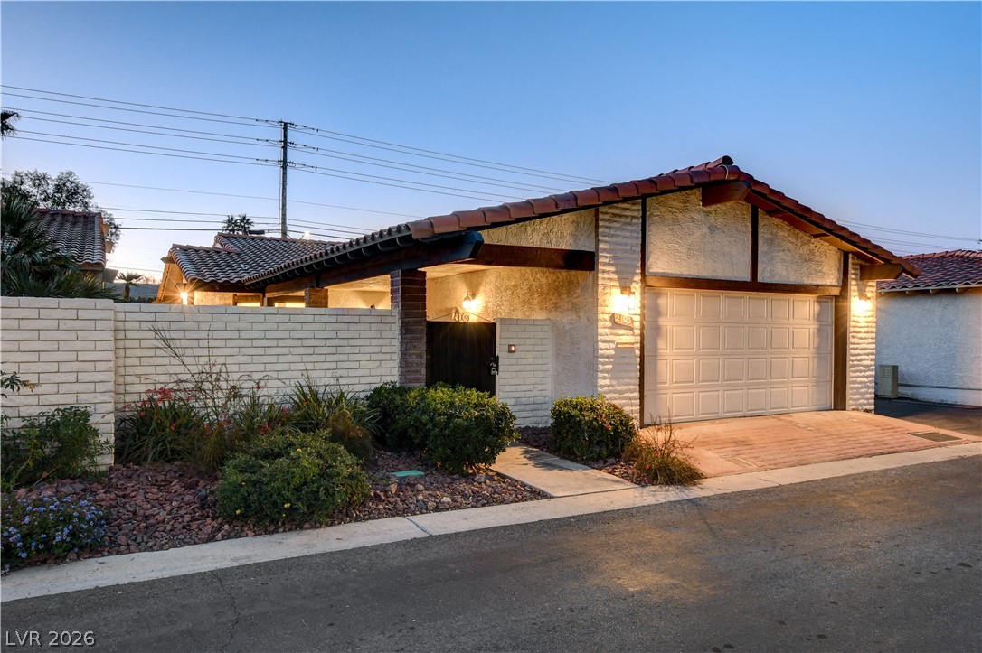 2100 Plaza Del Padre