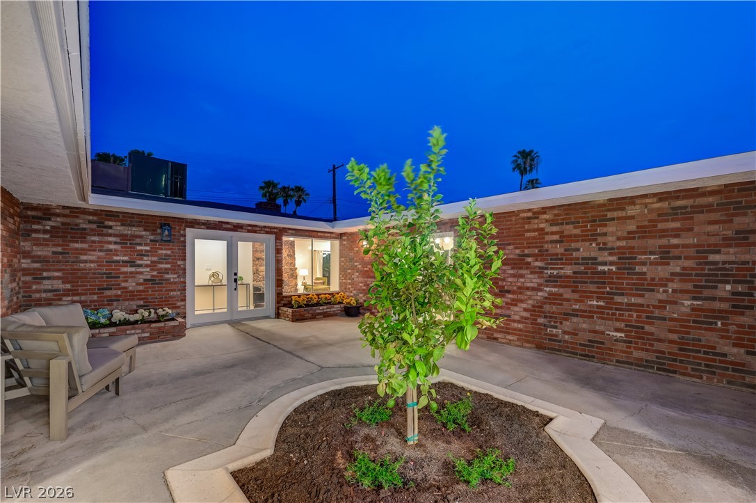 2101 Santiago Street