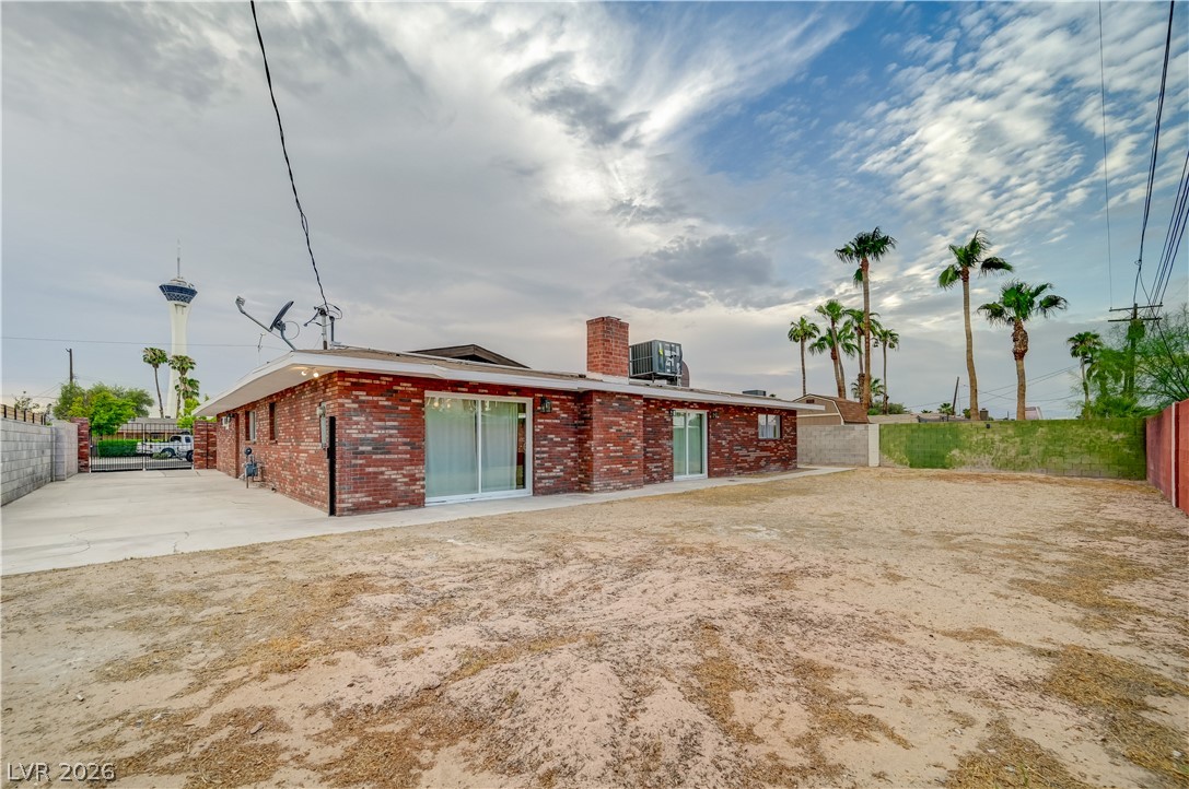 2101 Santiago Street
