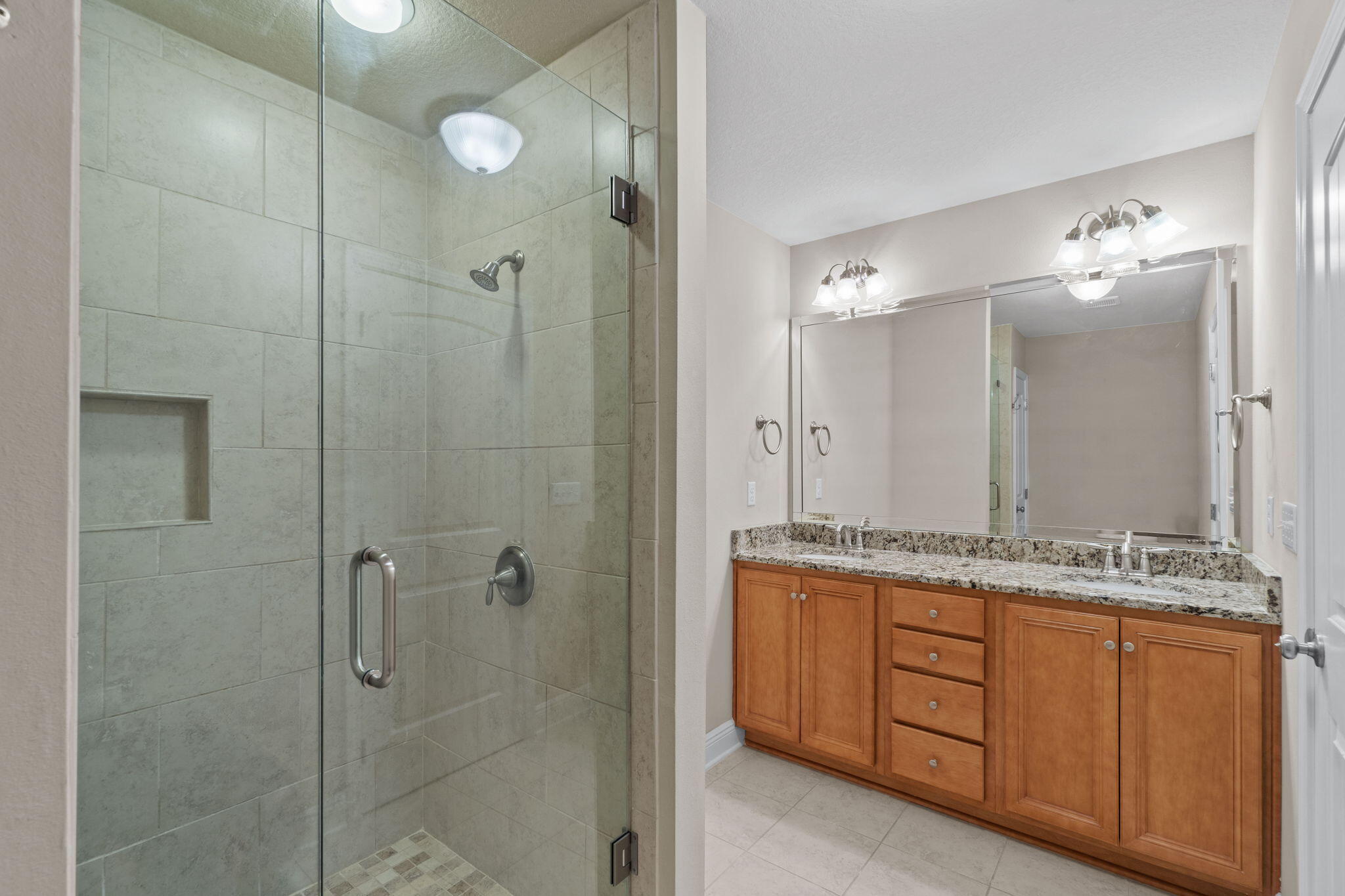19 E Shady Oaks Lane, UNIT D