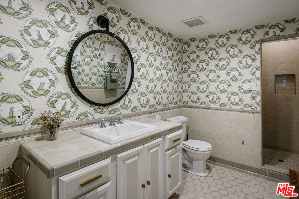 644 N Cherokee Avenue