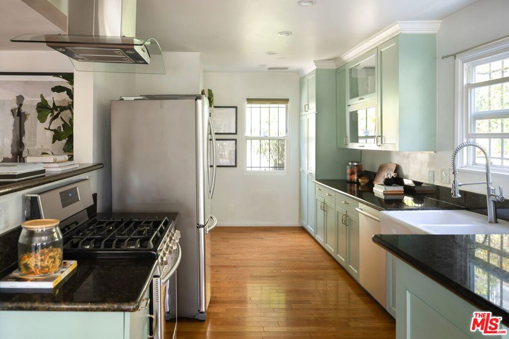 917 N Vendome Street