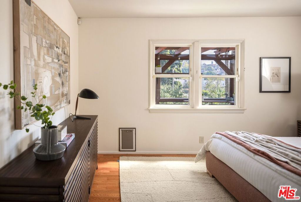 917 N Vendome Street