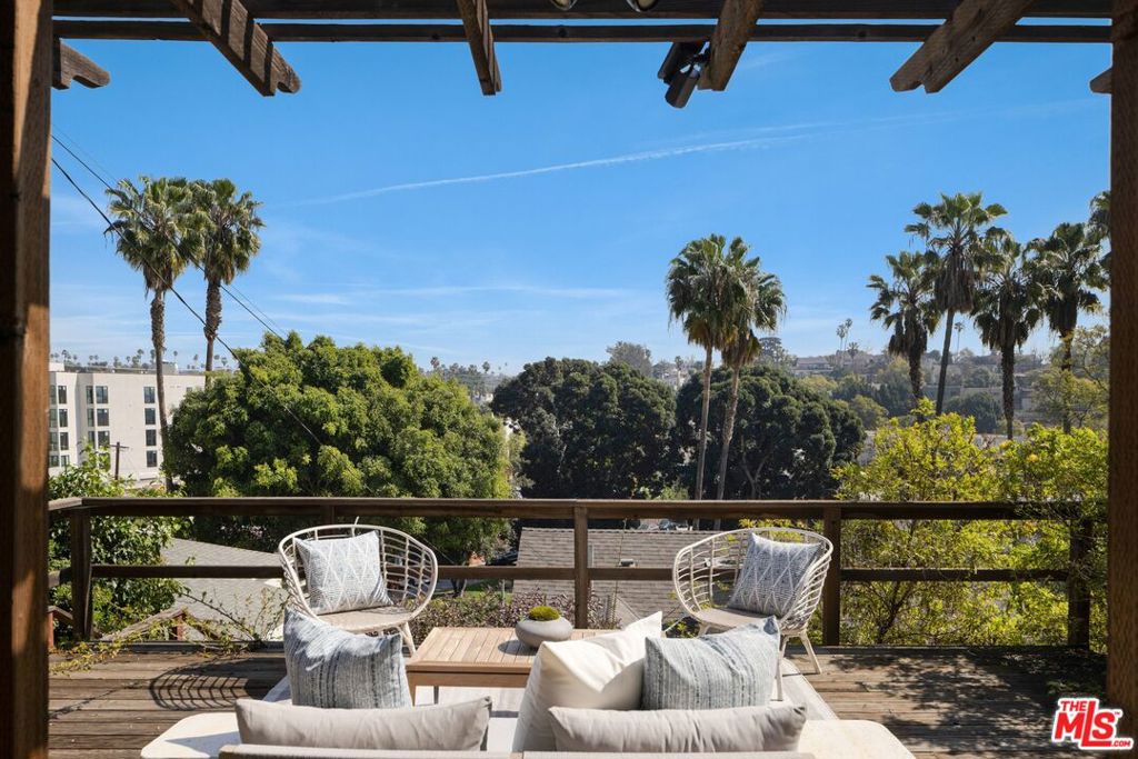 917 N Vendome Street