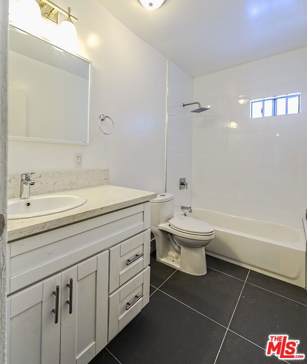 2817 S Norton Avenue