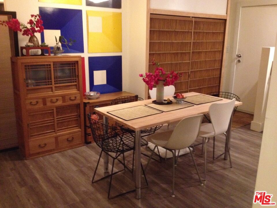 2817 S Norton Avenue