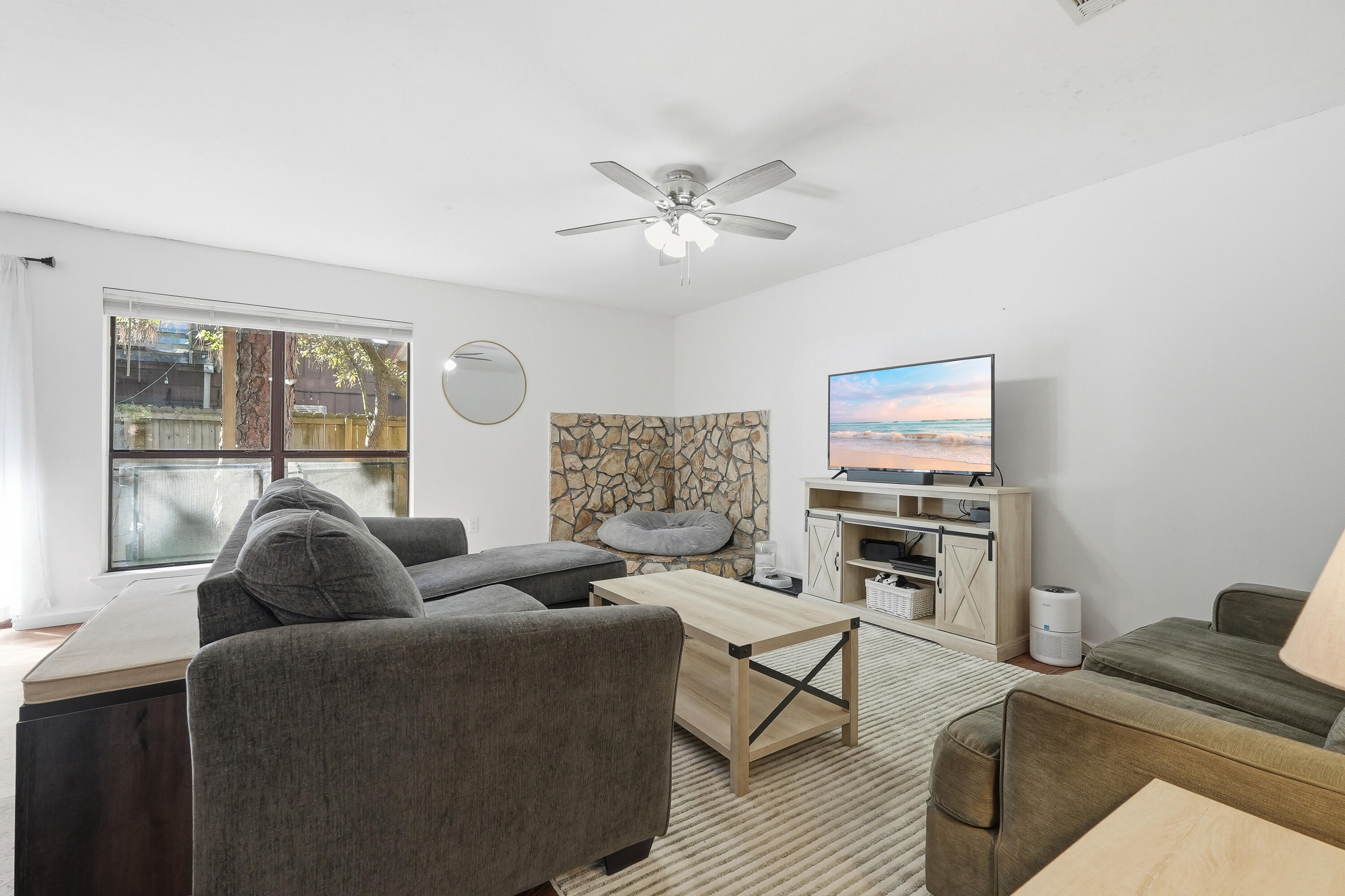 32 7Th Avenue 129